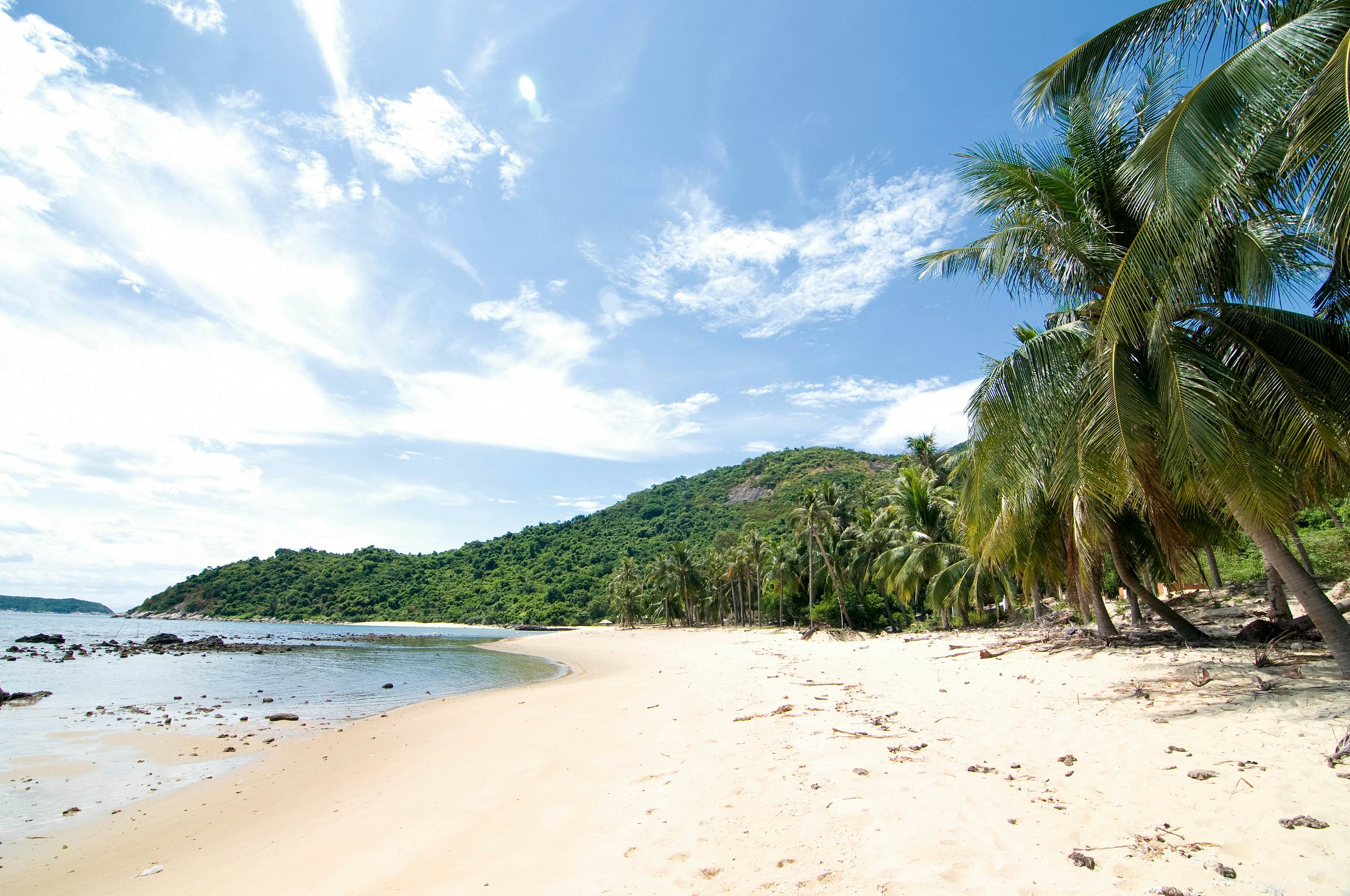 Lying 18 km offshore from Hoi An, the Cham Islands (known locally as Cu Lao Cham) feature beautiful seascapes and landscapes.
